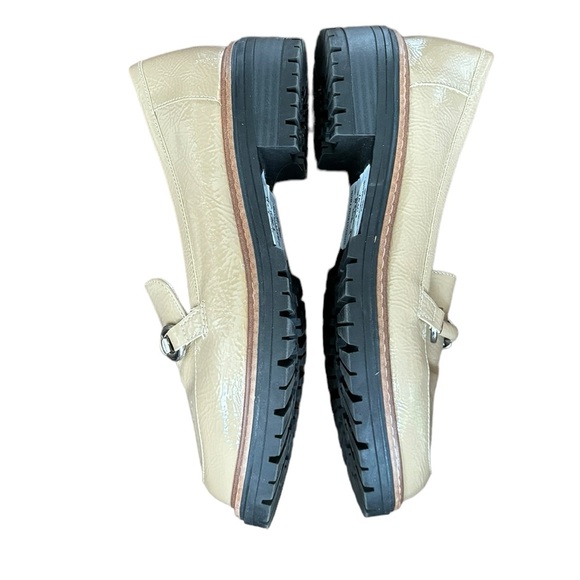 Me Too Women’s Lug Sole Tan Loafers Size 7.5 - Picture 9 of 11